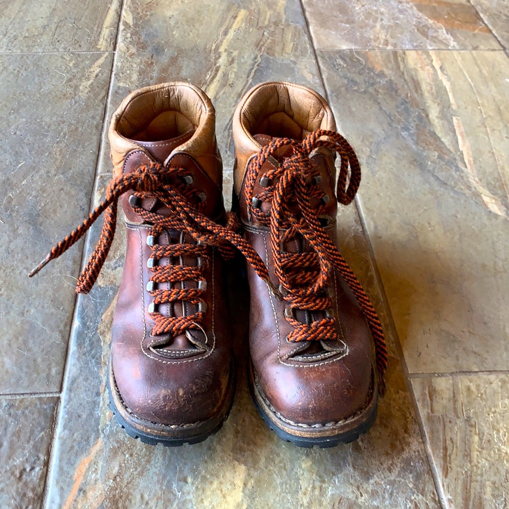Vintage adidas men’s hiking boots